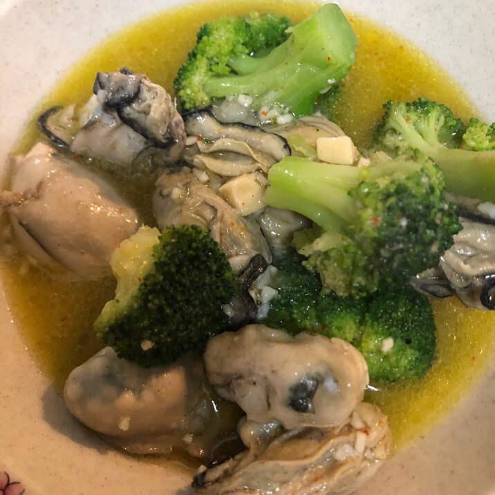 牡蠣とブロッコリーのニンニクアヒージョ